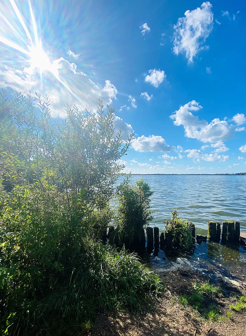 Der Hohner See mit Sonnenschein
